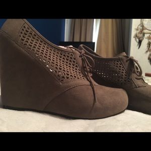 Wedge heels
